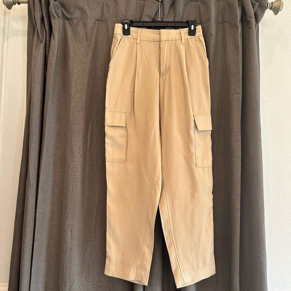 a new day Women's Tan cargo pants NWT